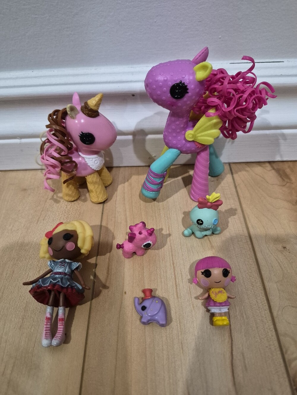 7 small Lalaloopsy toys
